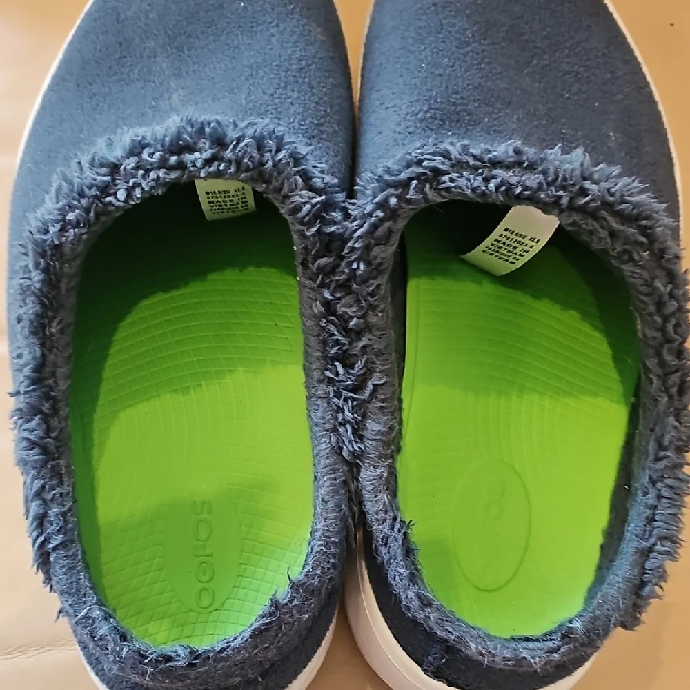 OOFOS Blue Fuzzy Slip-On Shoes - Picture 3 of 6